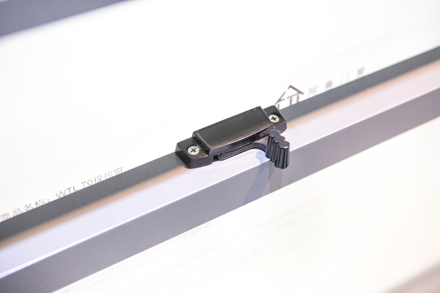 Aluminium single hung window(AL70)