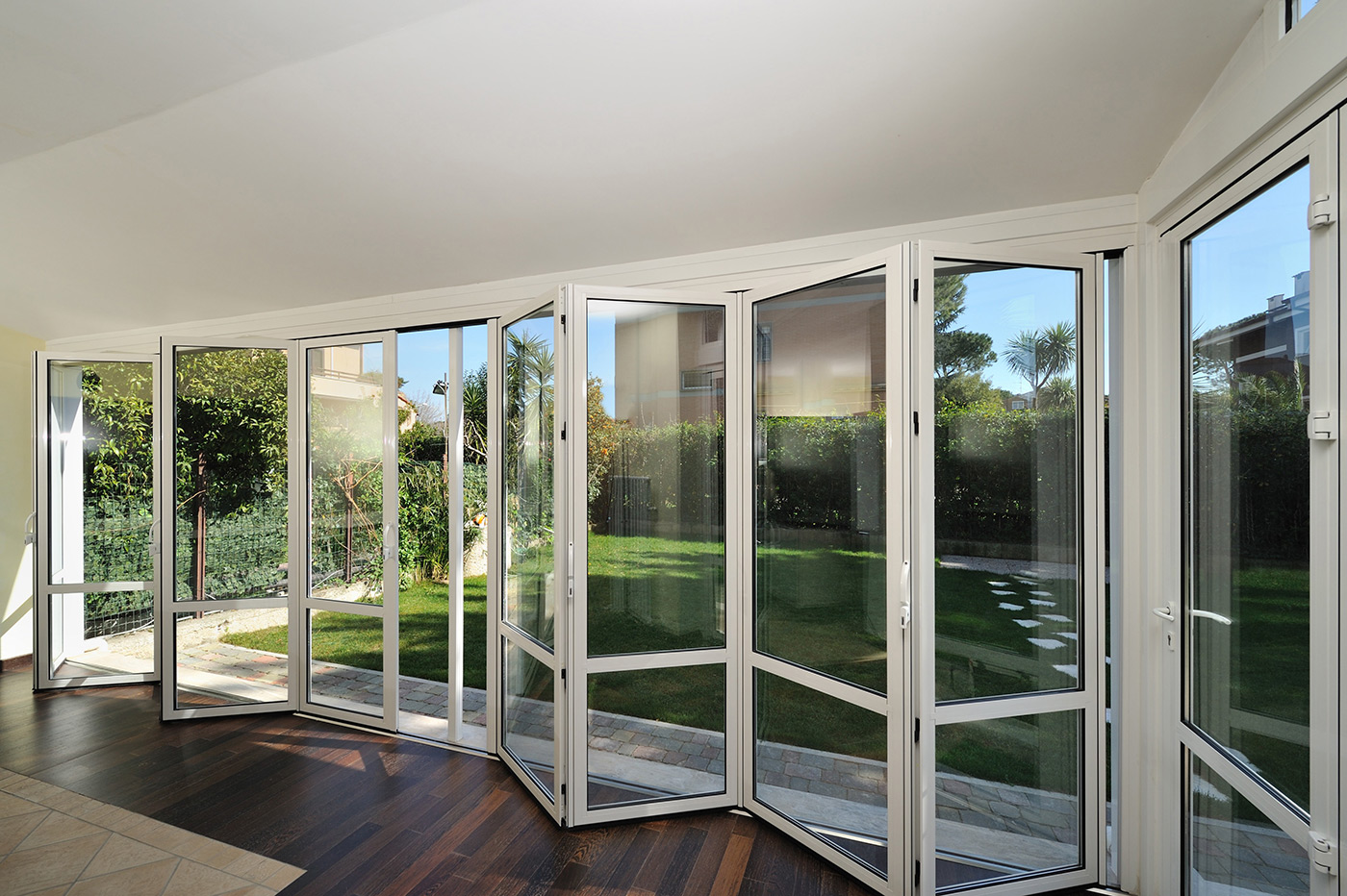 Bifolding door 